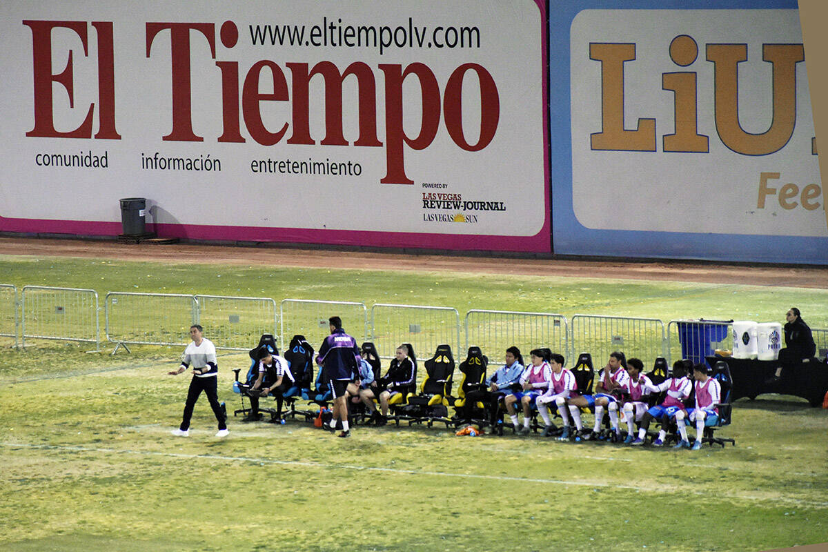 Las Vegas Lights FC derrotó a Phoenix Rising FC con marcador de 2-1 en el Cashman Field, con e ...