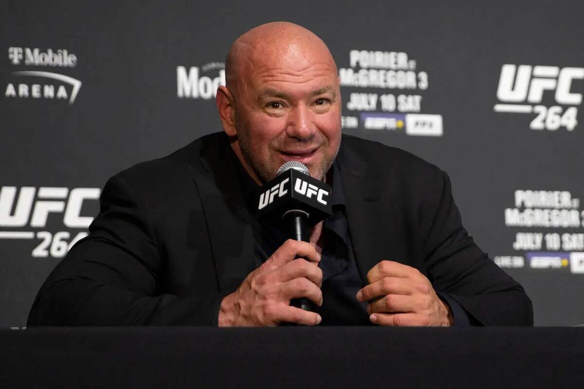 El presidente de la UFC, Dana White, responde a preguntas durante una rueda de prensa en T-Mobi ...