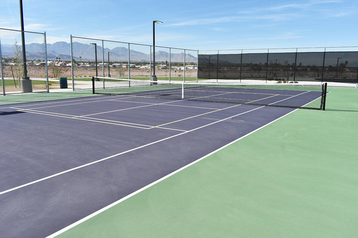 Echo Trail Park cuenta con una cancha de tenis. Se encuentra en la esquina de Buffalo Drive y R ...