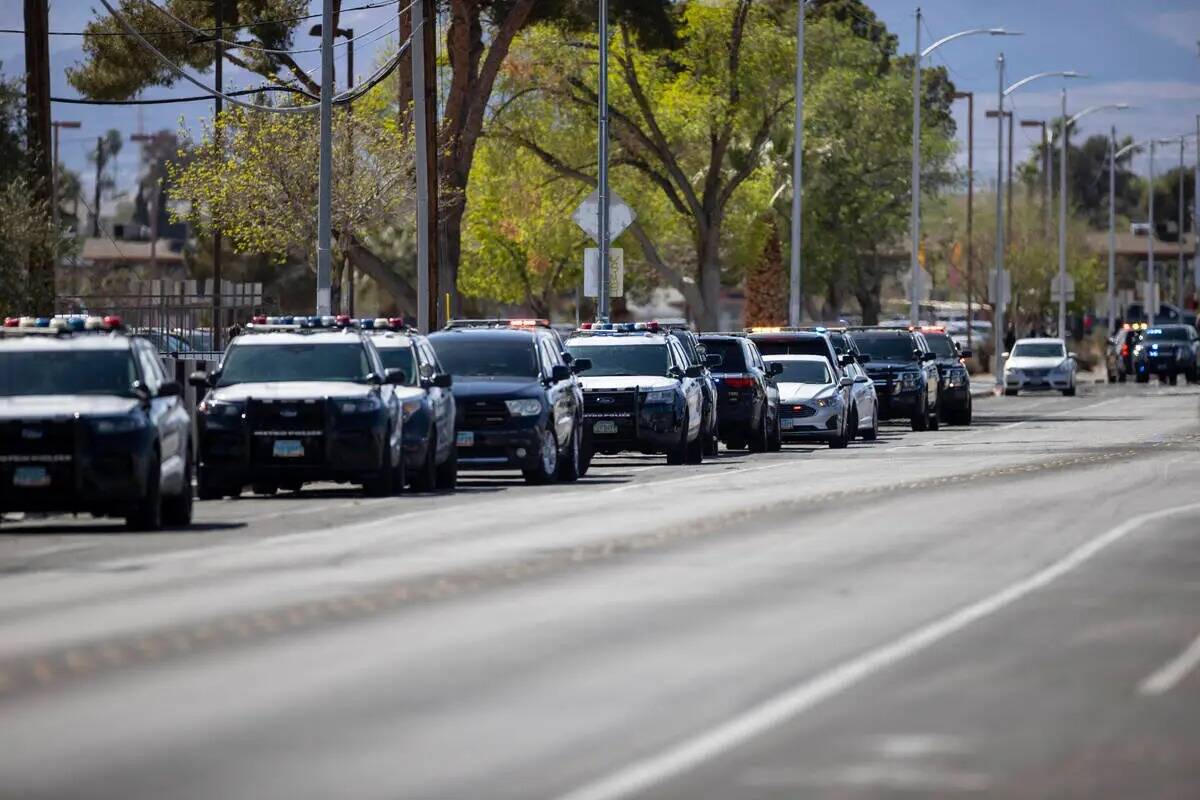La policía investiga un tiroteo en Western High School de Las Vegas, el martes 29 de marzo de ...