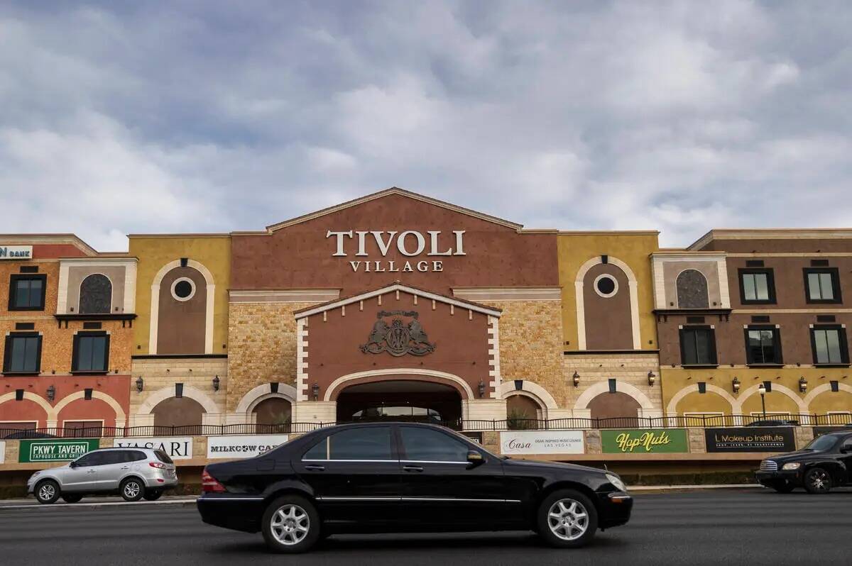 Tivoli Village el lunes 10 de enero de 2022, en Las Vegas. (Benjamin Hager/Las Vegas Review-Jou ...