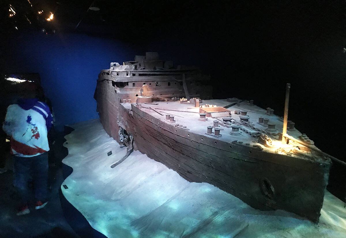 Una recreación a escala del RMS Titanic, como fue encontrado en las profundidades del mar, for ...