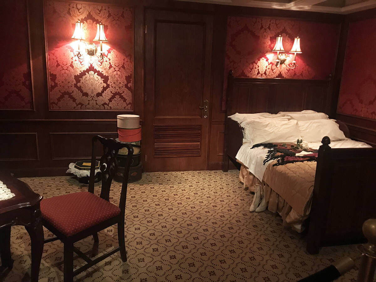 Una recreación de una habitación de primera clase del RMS Titanic se encuentra en “Titanic ...