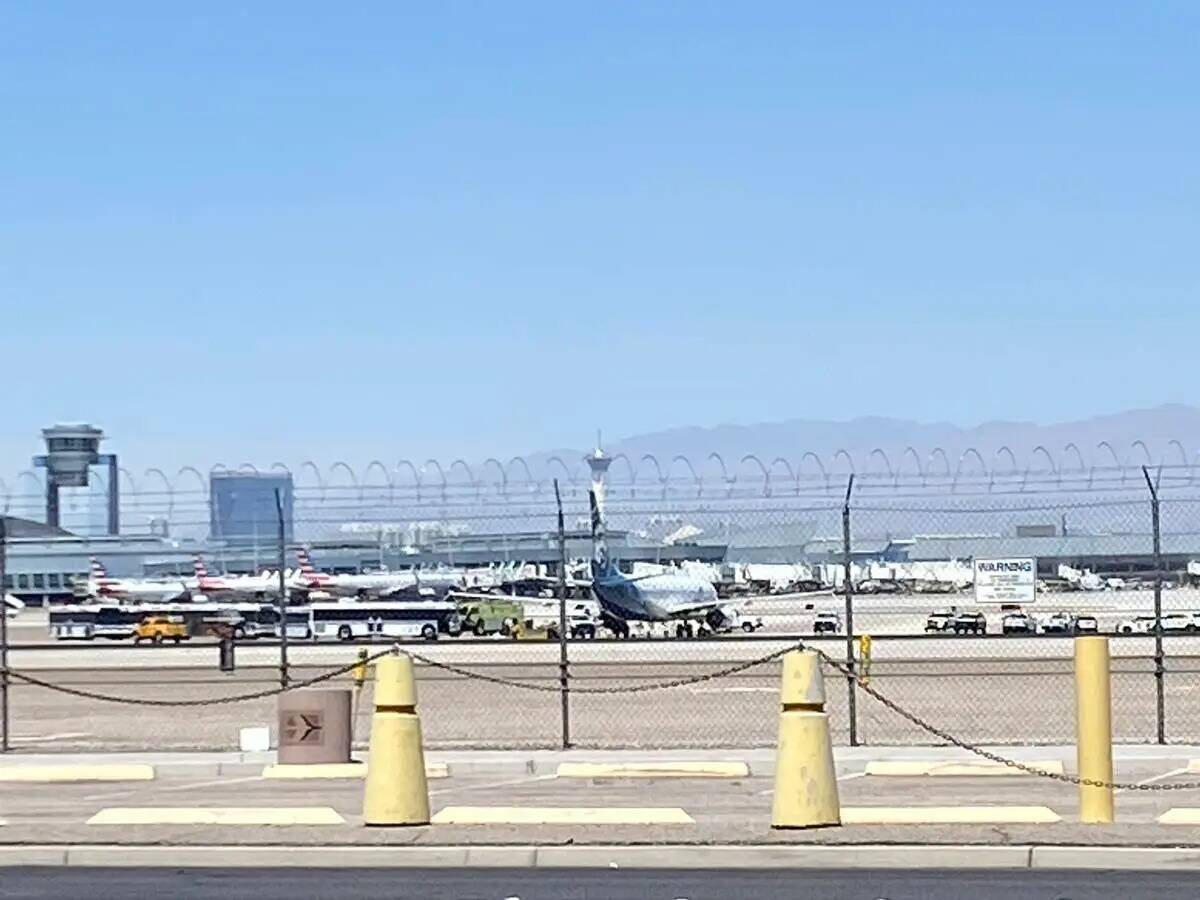 El vuelo #1236 de Alaska Airlines de Seattle a Las Vegas fue evacuado en el Aeropuerto Internac ...
