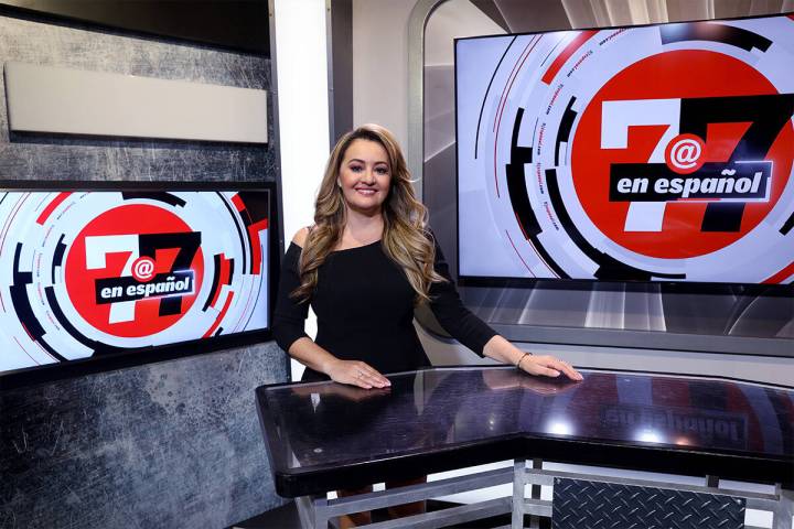 La presentadora y coproductora de "7@7 en español", Rosana Romero, en el estudio de video de L ...