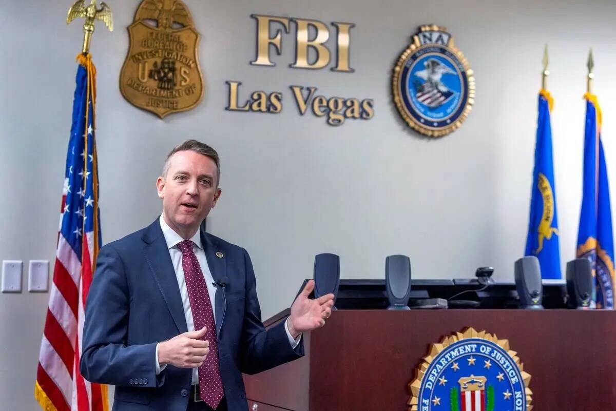 El nuevo agente especial a cargo, Spencer Evans, de la oficina de Nevada del FBI, habla durante ...