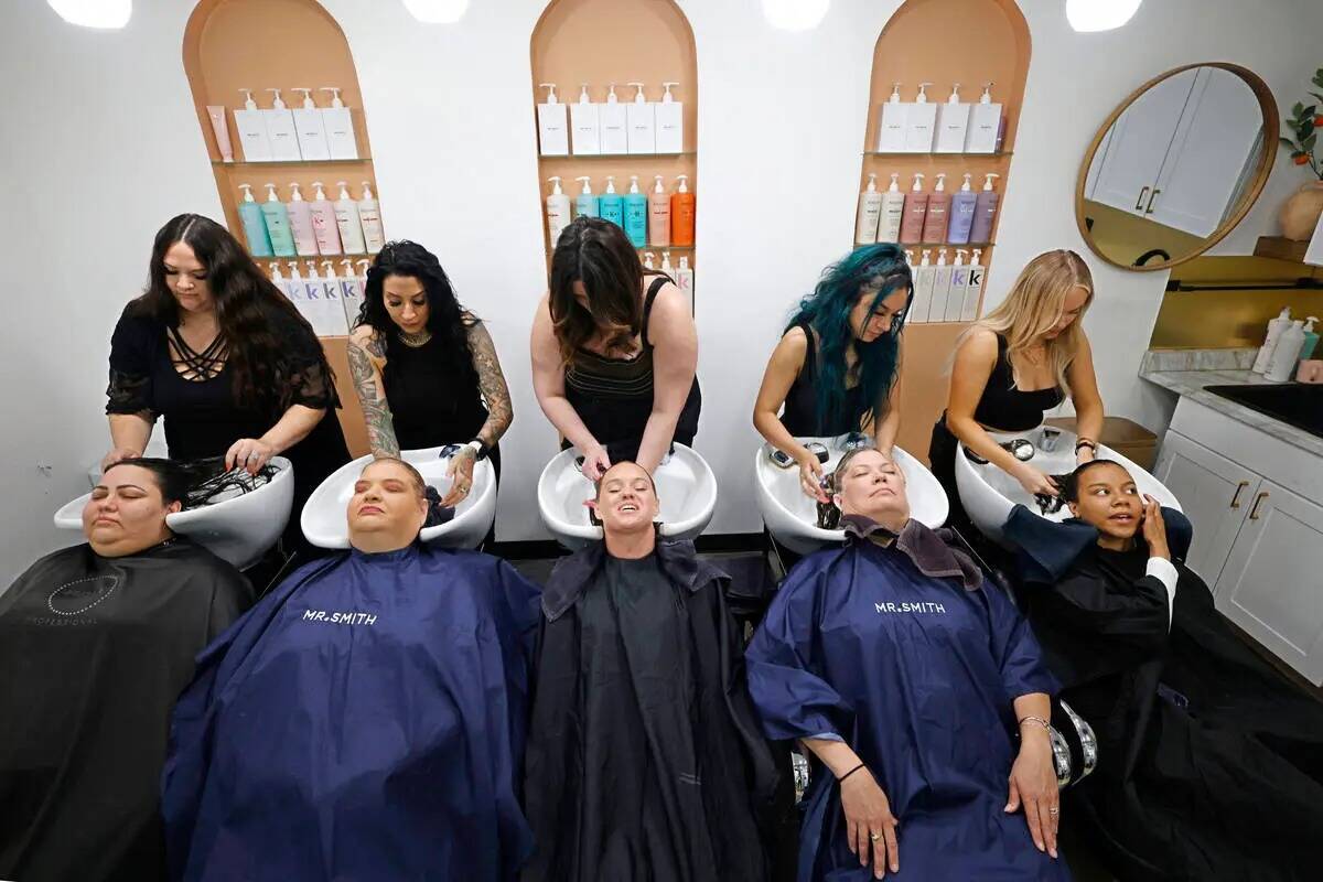 Sobrevivientes de abusos reciben servicios de cabello en Capelli Salon, el domingo 8 de mayo de ...