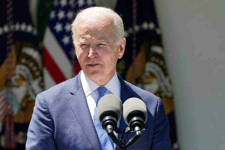 El presidente Joe Biden habla en un evento sobre la reducción del costo de Internet de alta ve ...
