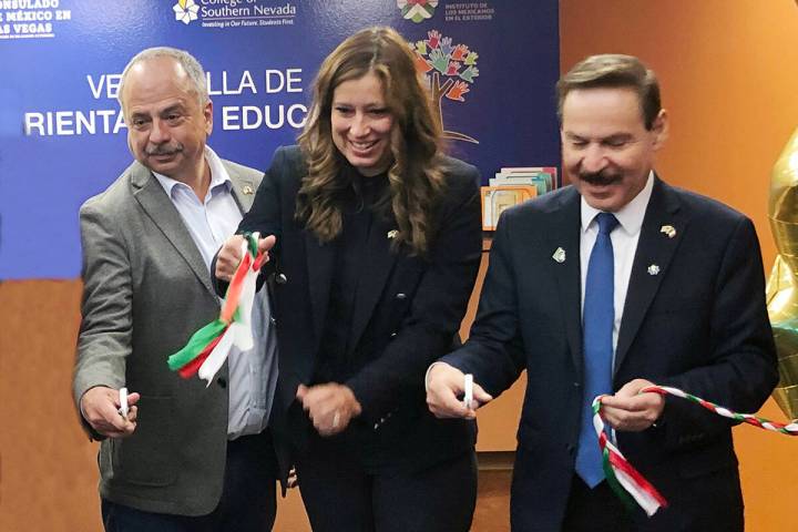 En la foto, desde la izquierda, el consejero del IME, Luis Gutiérrez, la vicegobernadora de Ne ...