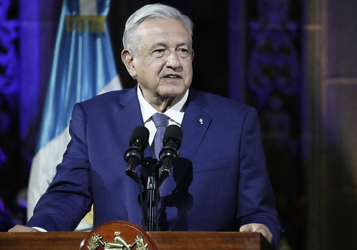 El presidente mexicano Andrés Manuel López Obrador participa en una conferencia de prensa con ...