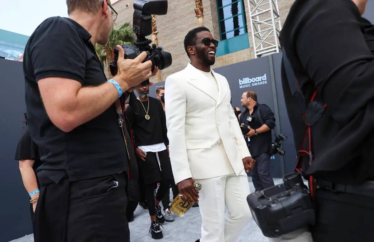 Sean "Diddy" Combs llega a la alfombra roja de los Billboard Music Awards en el MGM Grand Garde ...
