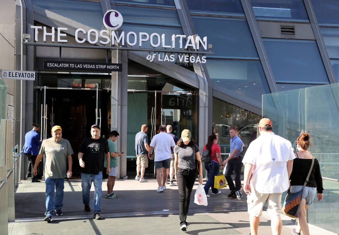 El hotel y casino Cosmopolitan de Las Vegas en el Strip de Las Vegas. MGM Resorts completa la c ...