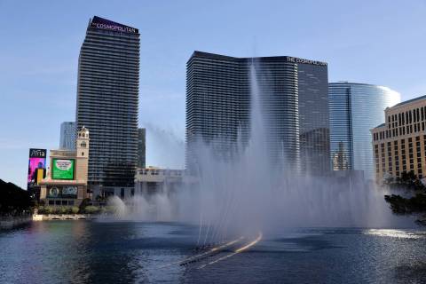 El hotel y casino Cosmopolitan de Las Vegas en el Strip de Las Vegas. MGM Resorts completa la c ...
