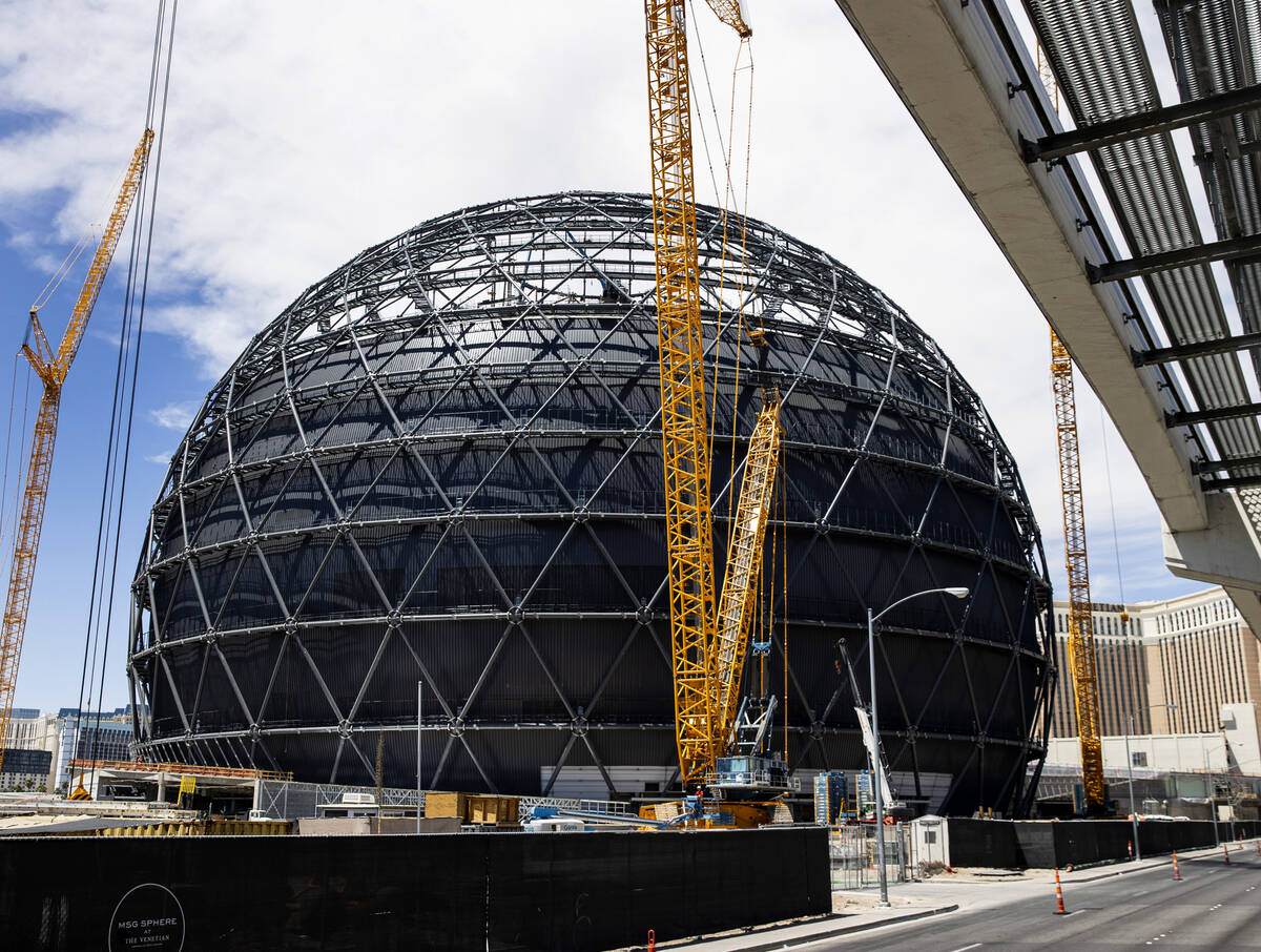 Estructura a punto de ser finalizada en la MSG Sphere de Las Vegas el 16 de mayo del 2022. (Biz ...