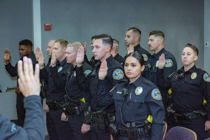 El Departamento de Policía de Henderson (HPD) dio la bienvenida a 11 graduados de su primera a ...