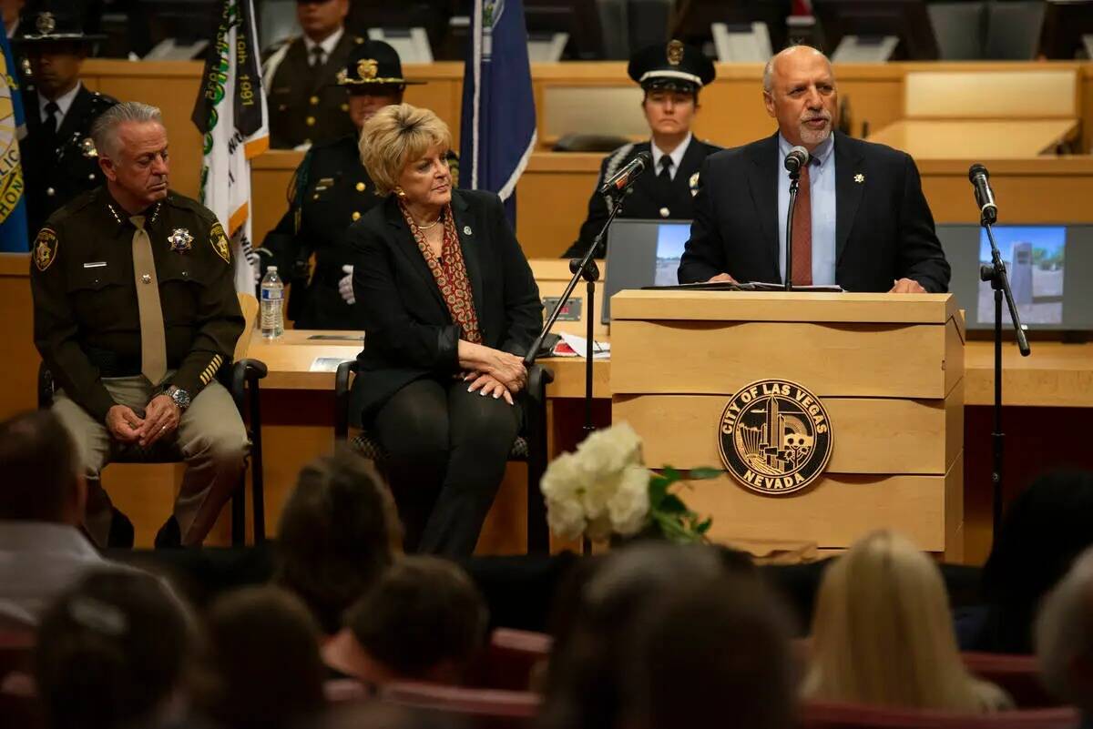 El alcalde interino Stavros Anthony pronuncia su discurso en el Southern Nevada Law Enforcement ...