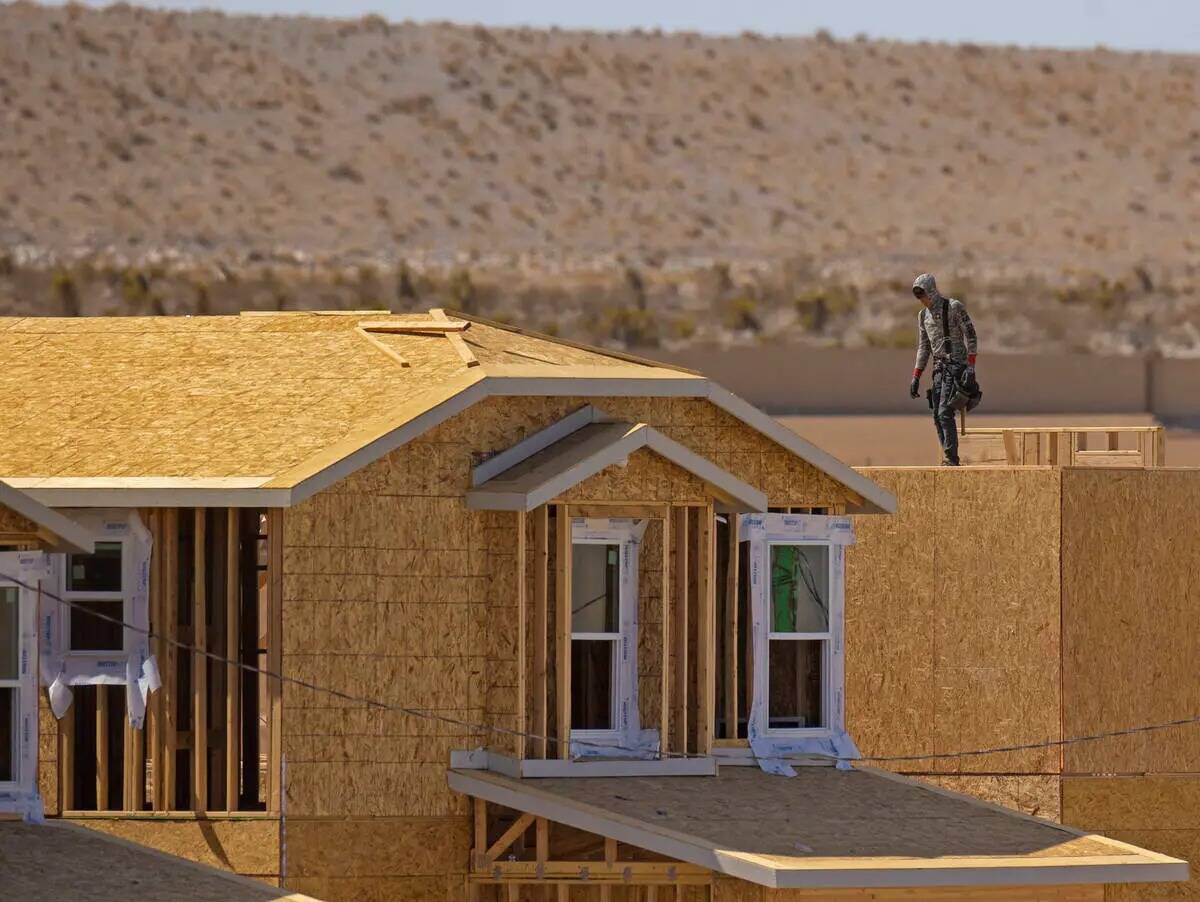 Continúa la construcción de viviendas en el noroeste del valle de Las Vegas el lunes 23 de ma ...