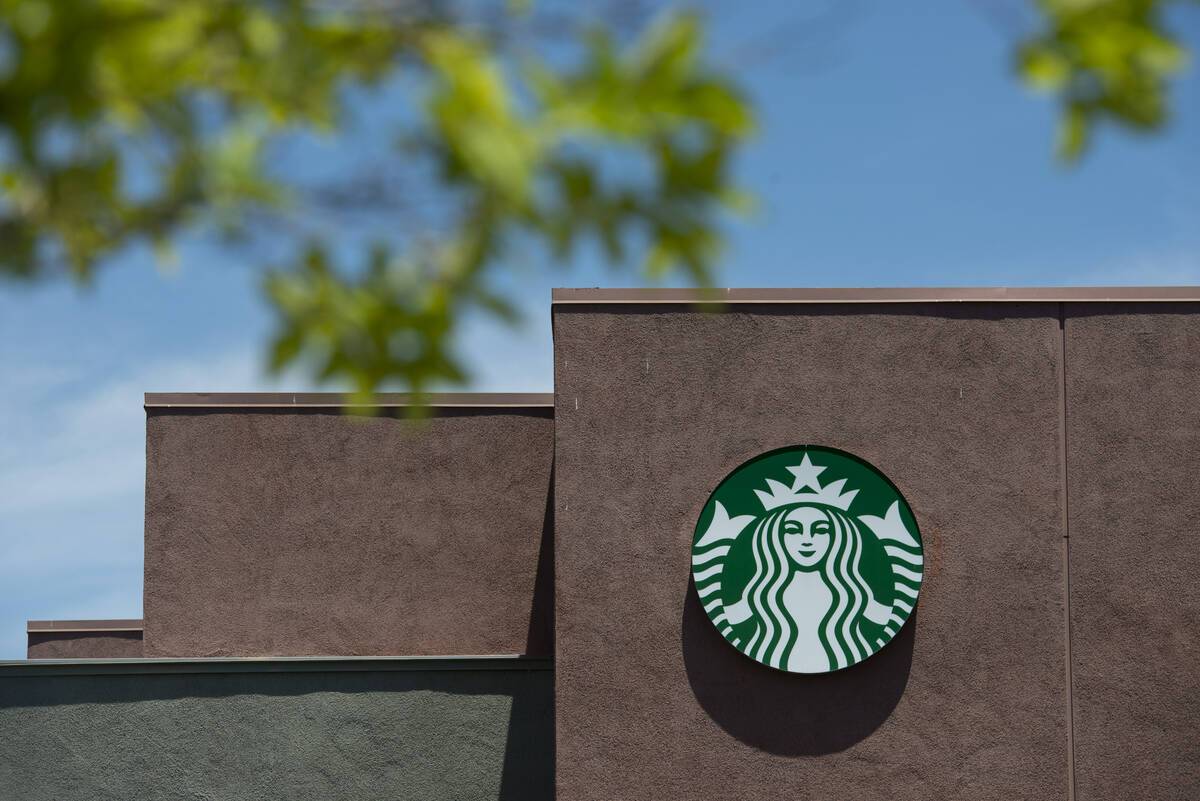 El Starbucks en S Eastern Avenue, que está siendo demandado por el oficial de NHP Steven Darne ...