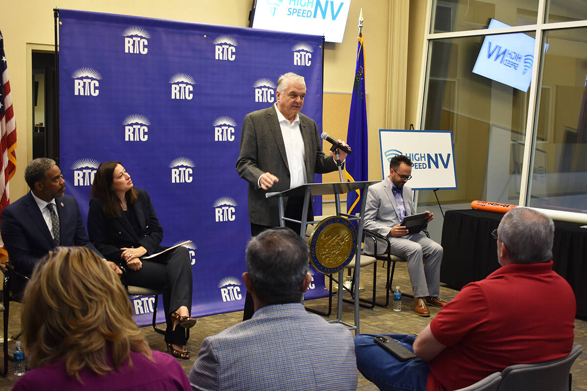 El gobernador de Nevada, Steve Sisolak, habla durante un evento de lanzamiento del programa “ ...