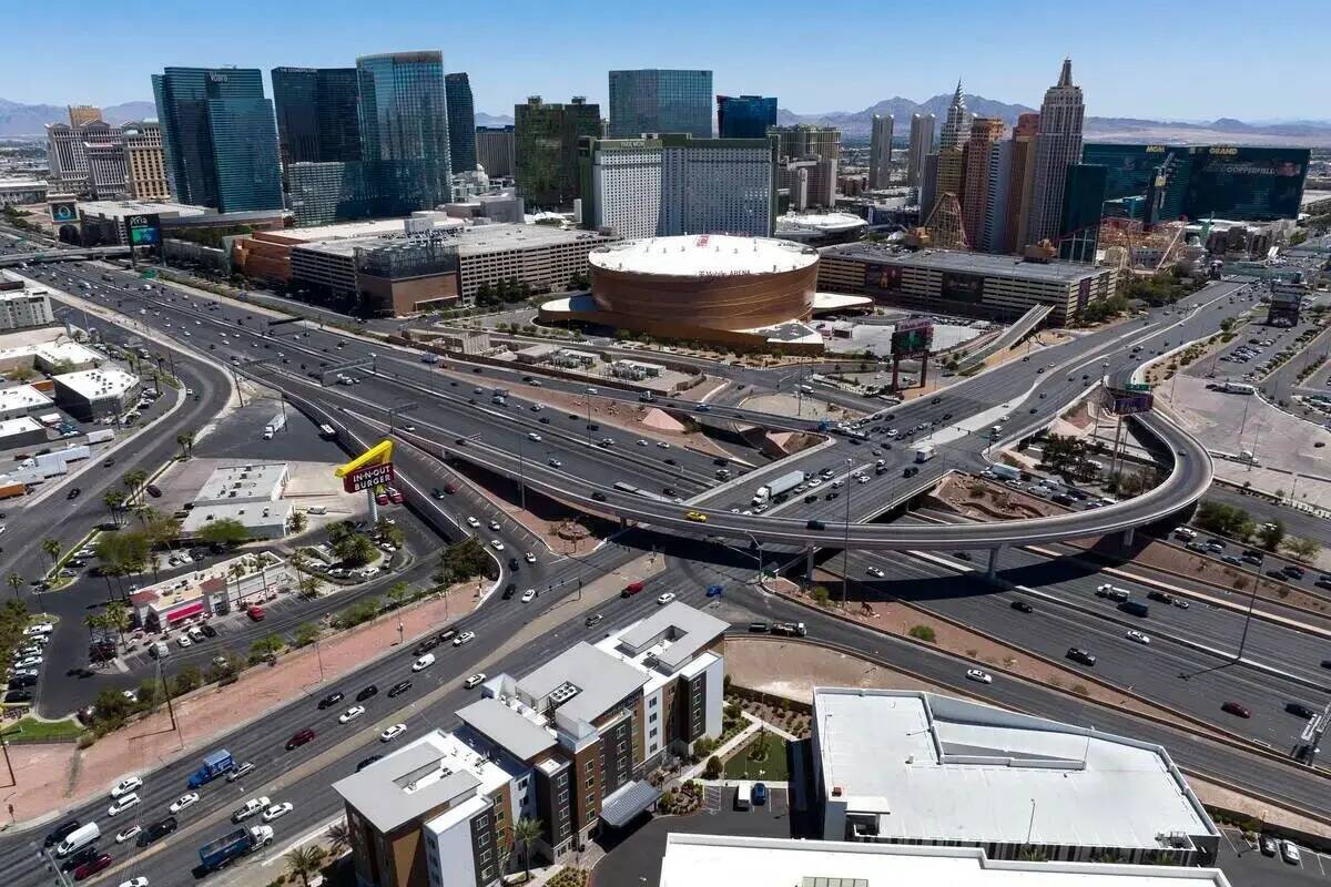 Una vista aérea de la intersección I-15/Tropicana el martes 31 de mayo de 2022, en Las Vegas. ...