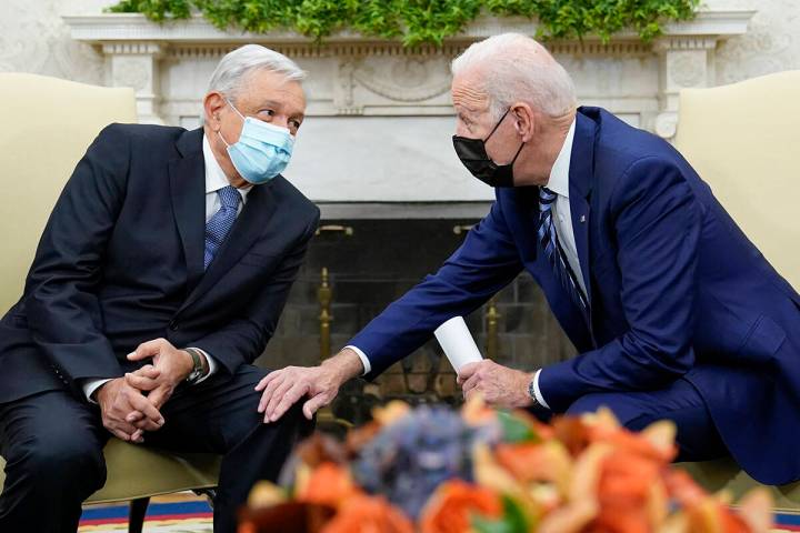 ARCHIVO - El presidente Joe Biden se reúne con el presidente mexicano Andrés Manuel López Ob ...