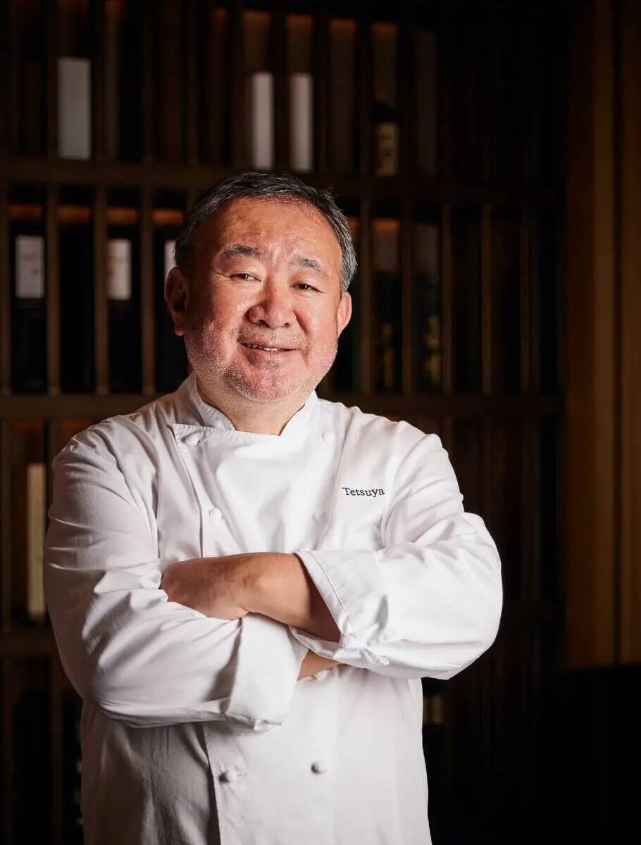El chef Tetsuya Wakuda, cuyo restaurante de Singapur ha recibido dos estrellas Michelin, va a a ...