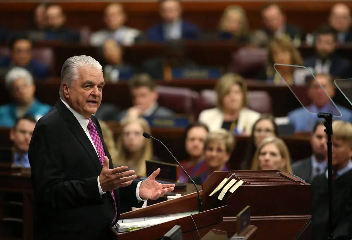 El gobernador de Nevada, Steve Sisolak, pronuncia su discurso sobre el estado del Estado ante l ...