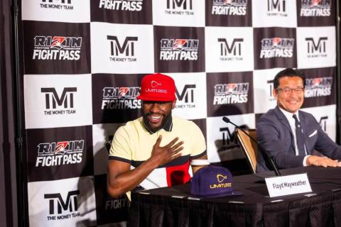 Floyd Mayweather anuncia una pelea de boxeo de exhibición, la cual tiene programada en Japón, ...