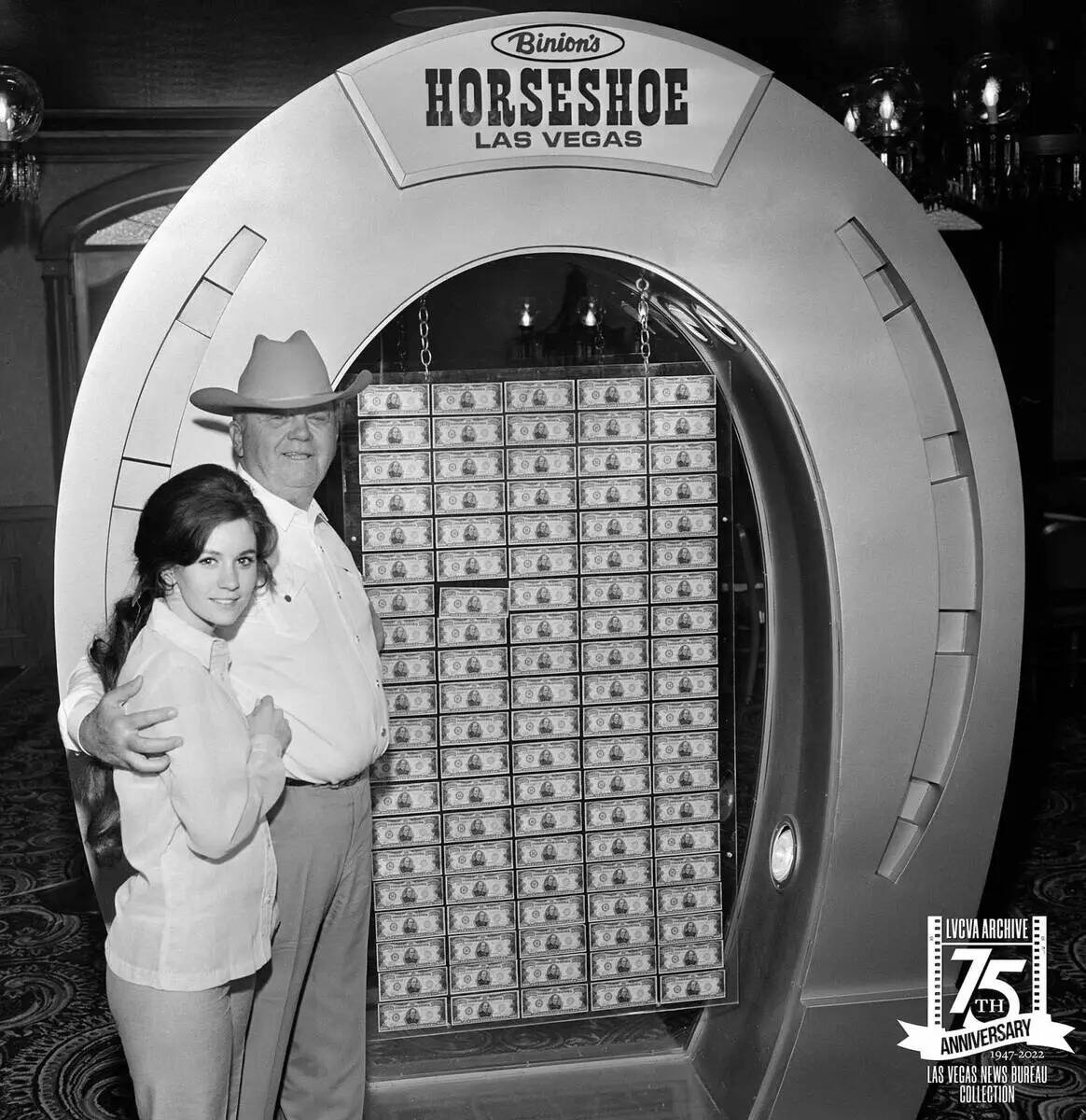 El casino Binion's Horseshoe era conocido por su exhibición del millón de dólares. En la fot ...