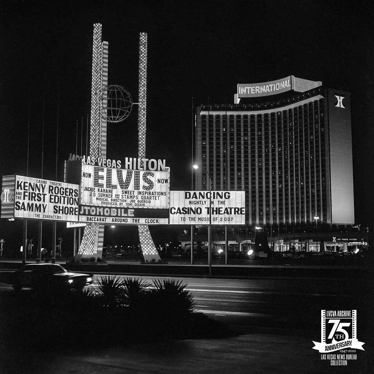 La marquesina del Hilton de Las Vegas con Elvis Presley como cabeza de cartel el 26 de enero de ...