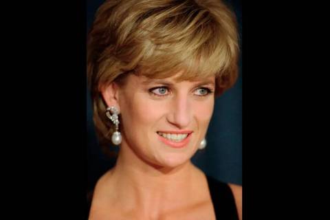 ARCHIVO - En esta foto de archivo del 11 de diciembre de 1995, Diana, Princesa de Gales, sonrí ...