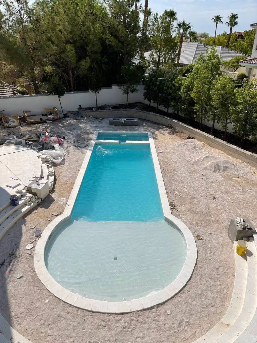 En la remodelación se añadió una piscina. (Levi y Shany Streiter)