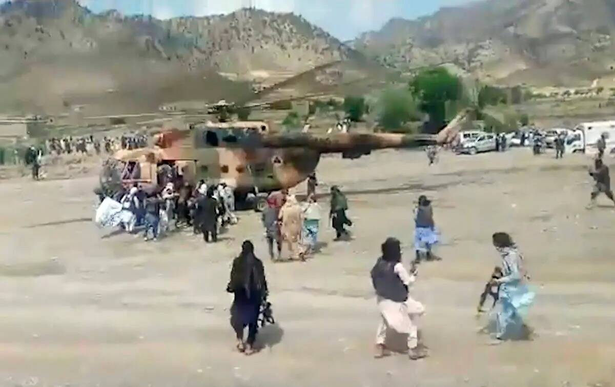 En esta imagen tomada de un video de la Agencia Estatal de Noticias Bakhtar, combatientes talib ...