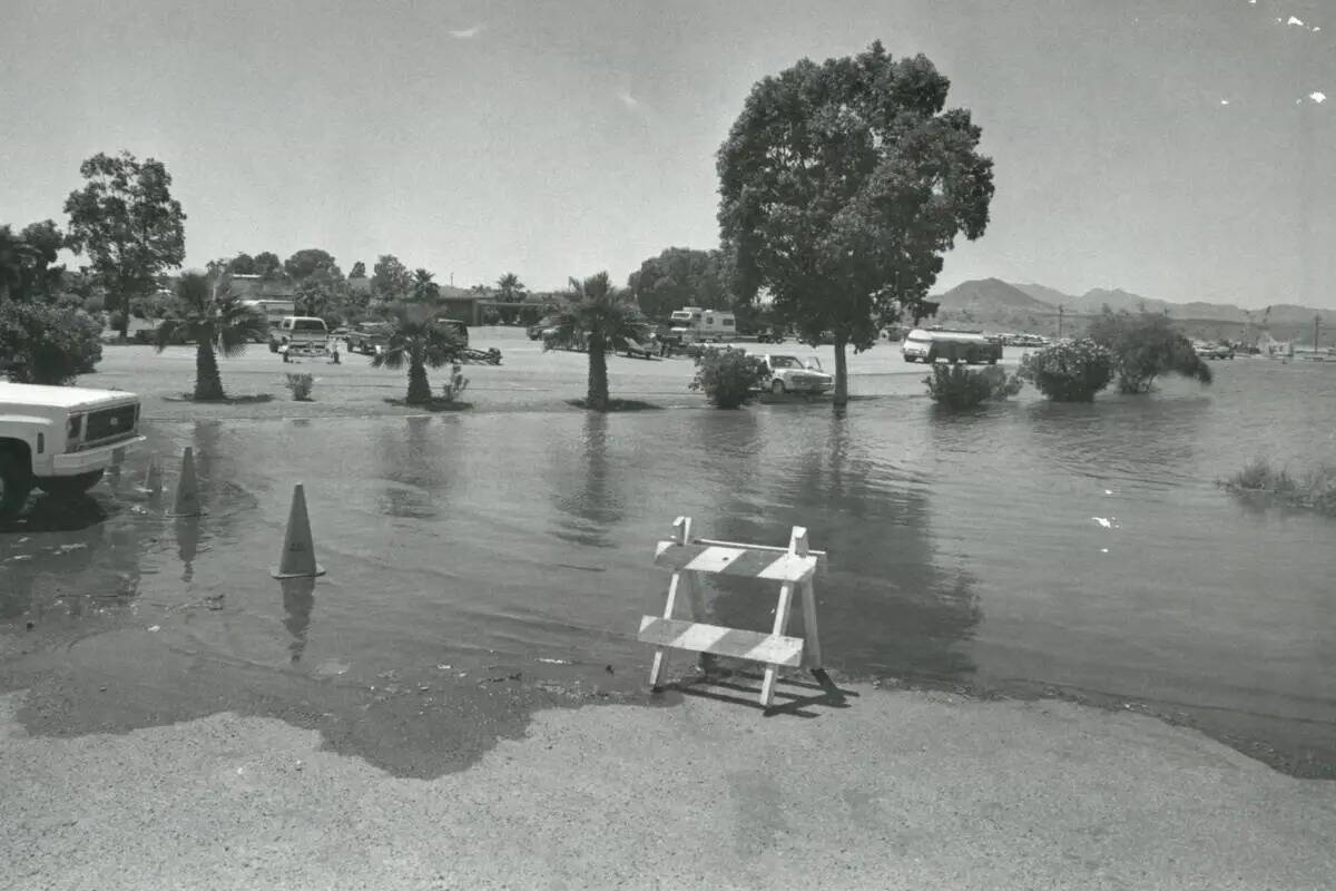 Estacionamiento inundado en el Las Vegas Boat Harbor, visto el 28 de julio de 1983. (Las Vegas ...