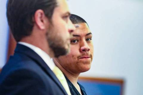 Ruben Robles comparece ante el tribunal por el presunto tiroteo y asesinato de un hombre en la ...
