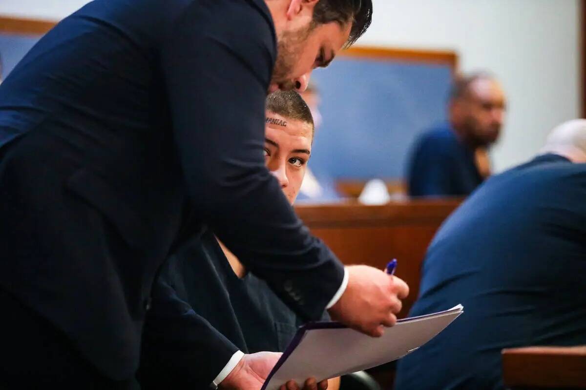 Ruben Robles comparece ante el tribunal por el presunto tiroteo y asesinato de un hombre en la ...