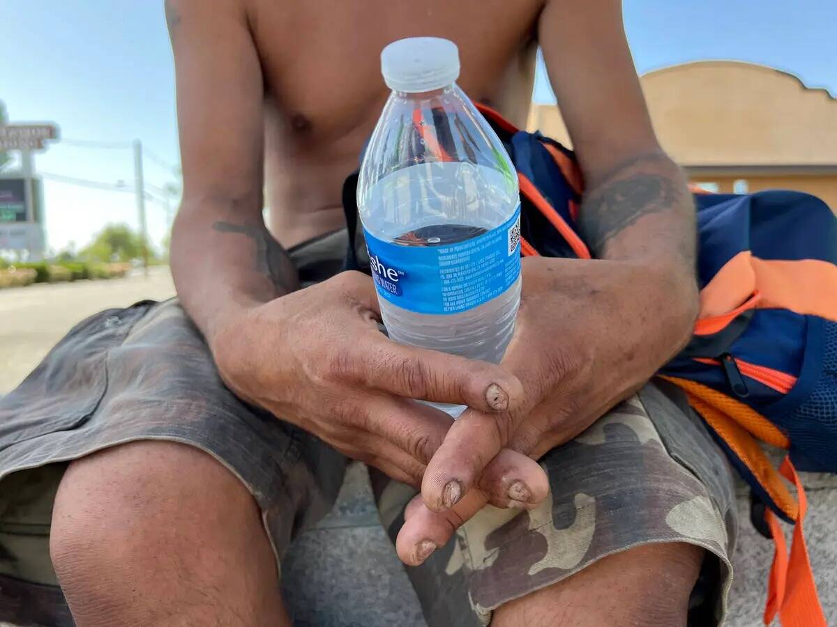 Carlos Lucero, de 45 años, sujeta una botella de agua de plástico que recibió de HELP of Sou ...
