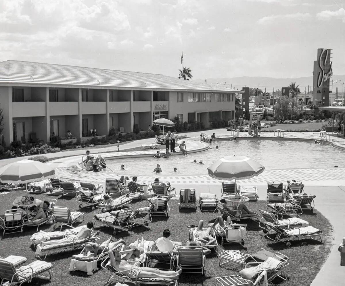 Un rodaje publicitario en el Hotel Sands el 22 de julio de 1955. (Las Vegas News Bureau)
