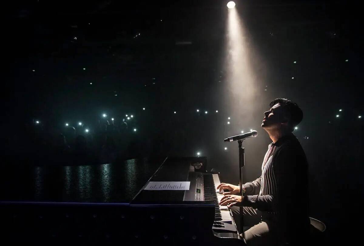 El cantante y pianista Frankie Moreno cautiva al público en The Showroom el sábado 20 de mayo ...