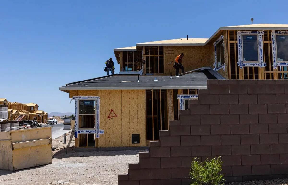 Se está construyendo una nueva comunidad de viviendas en Acadia Ridge, en Far Hills Avenue y e ...