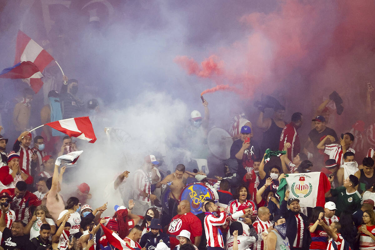 Archivo.- Los aficionados al fútbol lanzan humos de colores durante la segunda mitad de un par ...