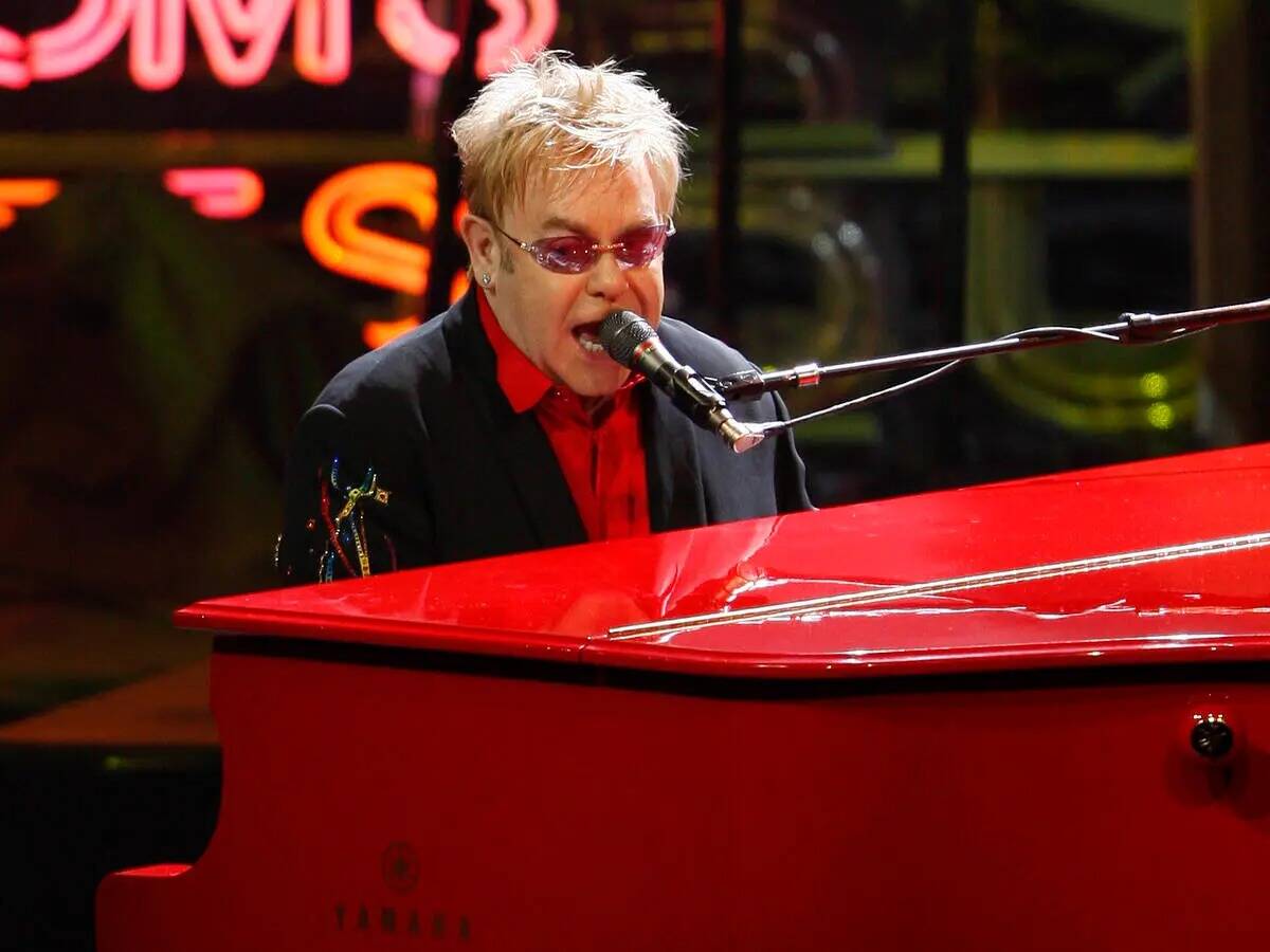 Elton John presenta su último concierto de "The Red Piano" en The Colosseum, dentro del hotel- ...