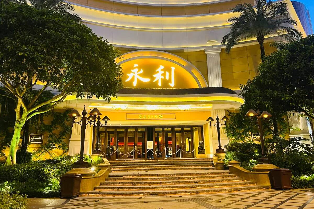 El casino del Wynn Macao está cerrado en Macao, el lunes 11 de julio de 2022. Las calles del c ...