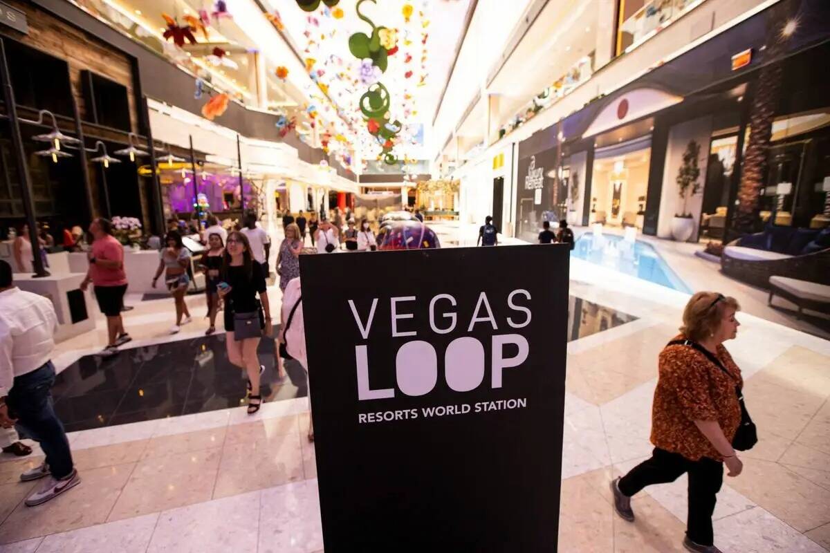 Señalización del Vegas Loop en la estación de pasajeros del túnel Boring en Resorts World L ...