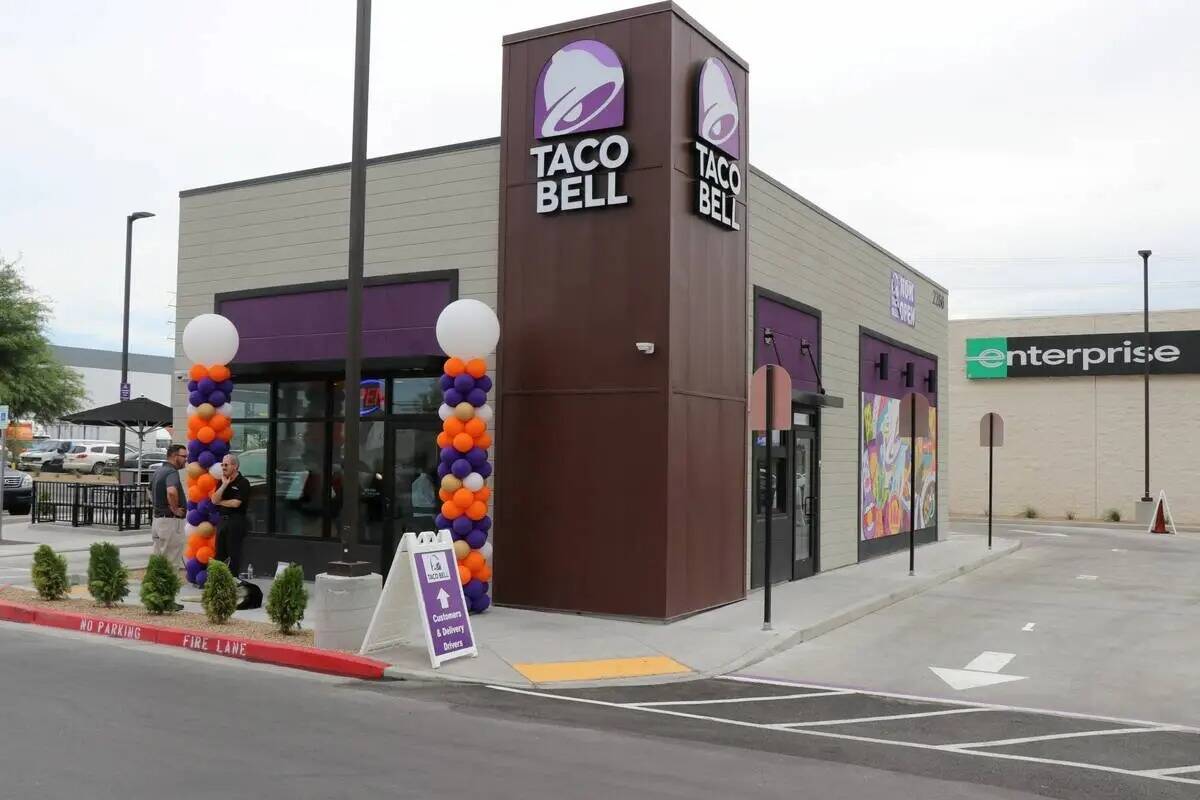 El nuevo local "Go Mobile" de Taco Bell en North Las Vegas celebró una ceremonia de corte de l ...