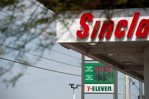Los precios de la gasolina en una estación de Sinclair en West Flamingo Rd. el miércoles, 20 ...