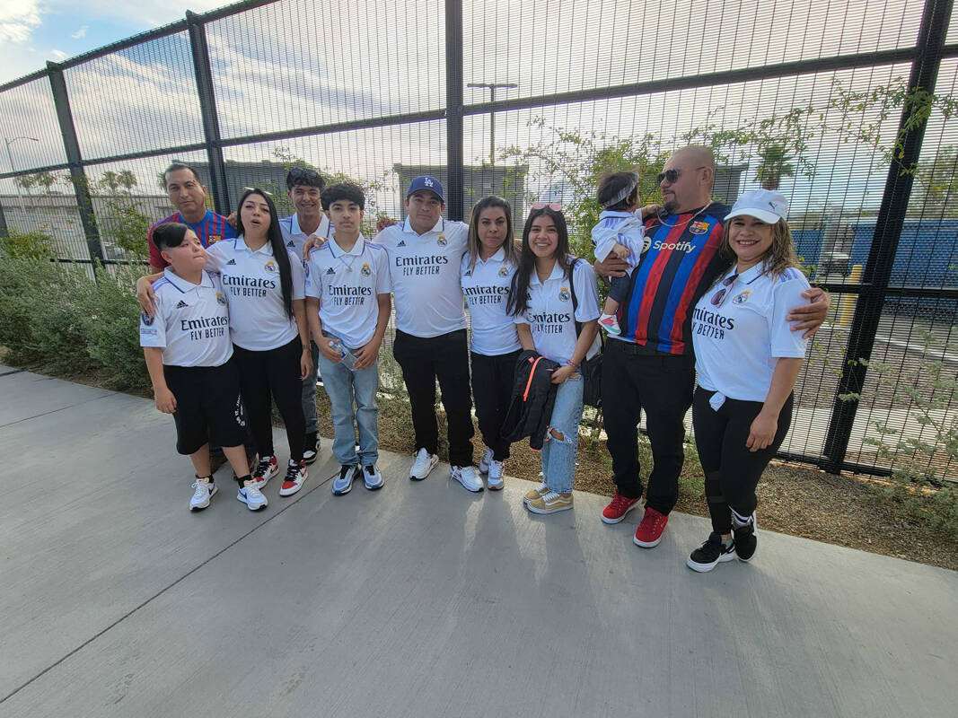 Roberto y Edwin Miranda asisten junto a su familia al Allegiant Stadium para ver el partido ent ...