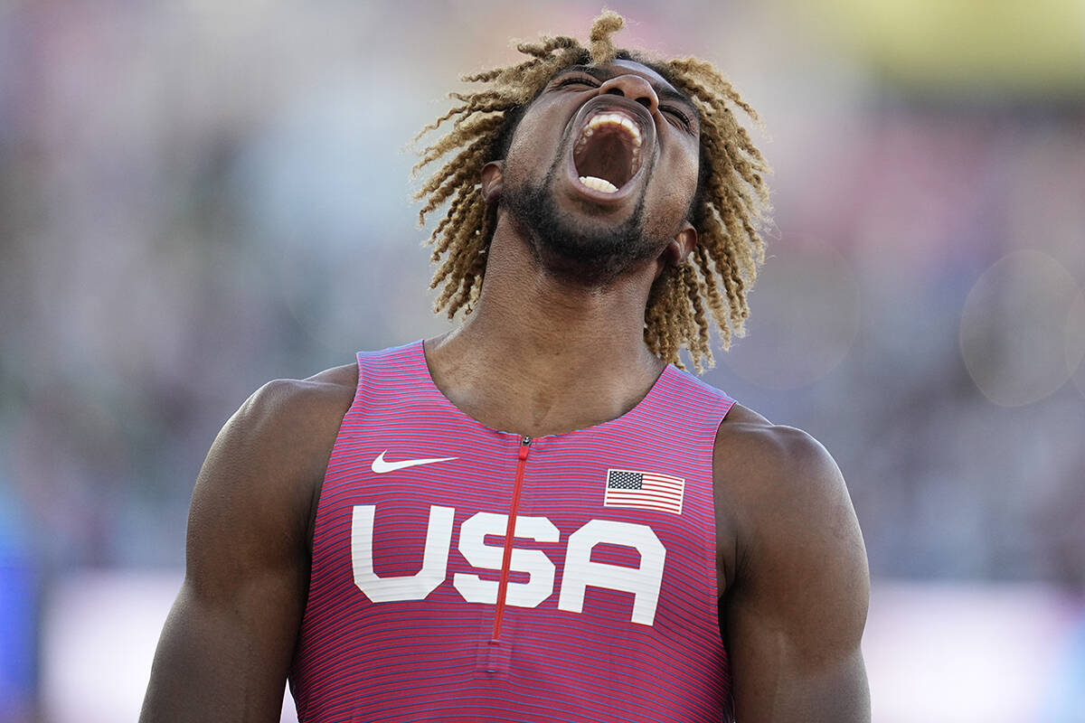 Noah Lyles, de los Estados Unidos, reacciona después de ganar una final en la carrera de 200 m ...