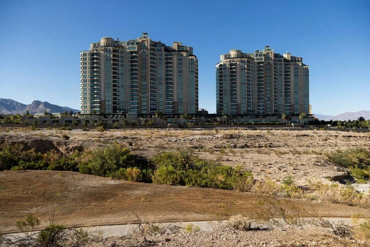 El terreno donde yace vacío el desaparecido campo de golf Badlands el 29 de septiembre de 2021 ...