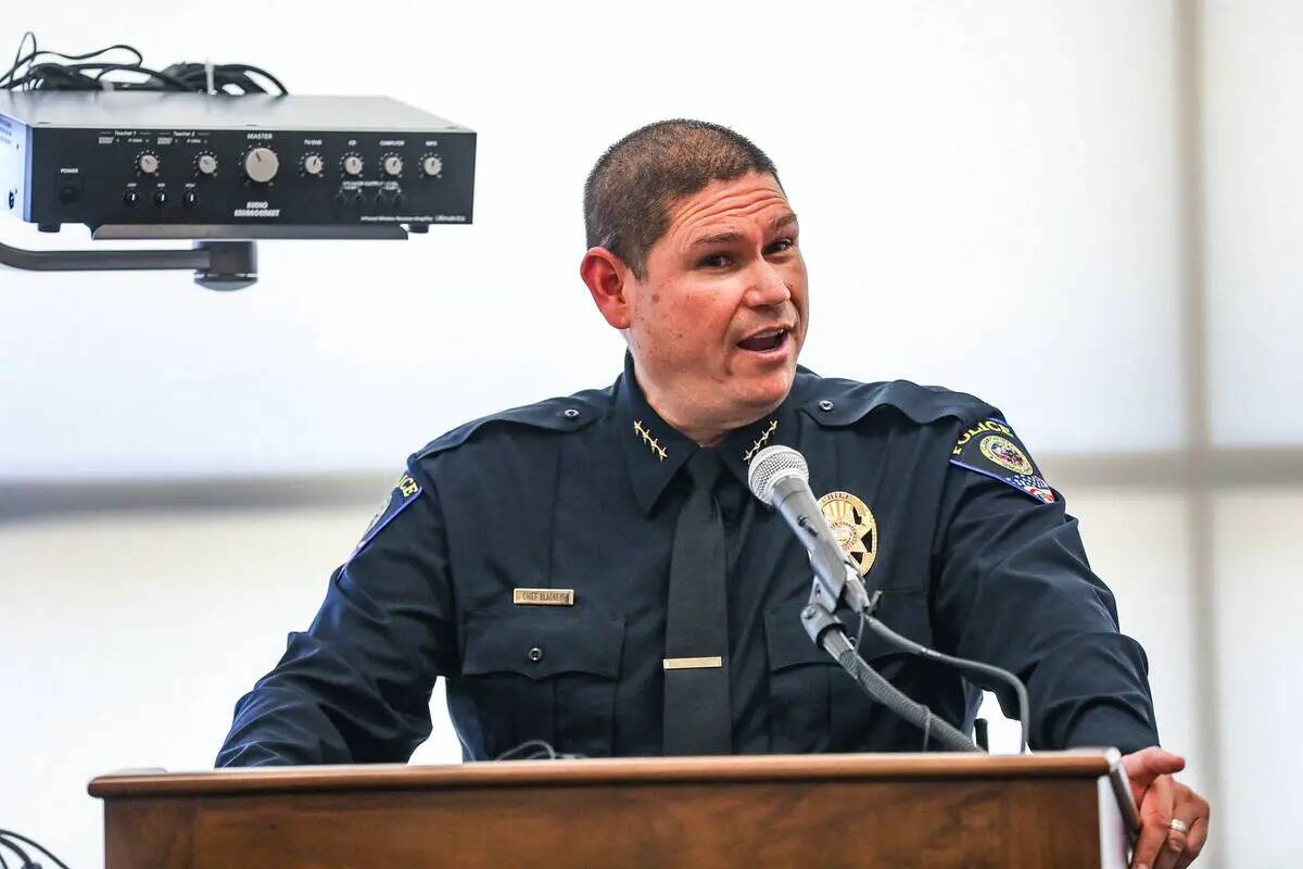 El jefe de policía del distrito escolar del Condado Clark, Mike Blackeye, habla en una rueda d ...